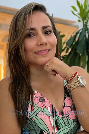 225201 - Yeris Age: 44 - Colombia